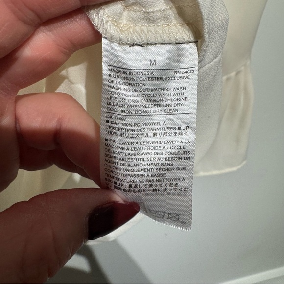 Banana Republic Factory Cream 3/4 Sleeve Lace Detail Blouse. Size Medium - Picture 8 of 8